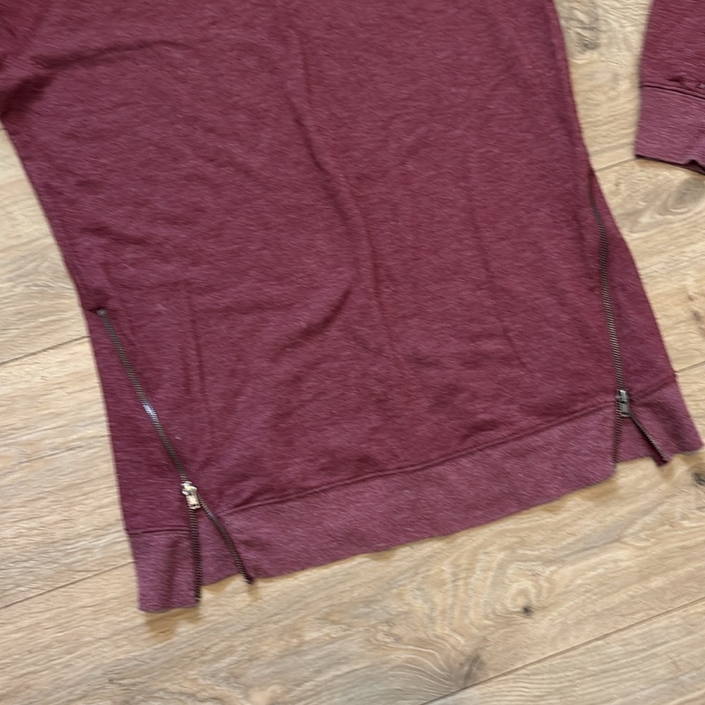 Maurice’s crewneck with zipper hem - Picture 3 of 3